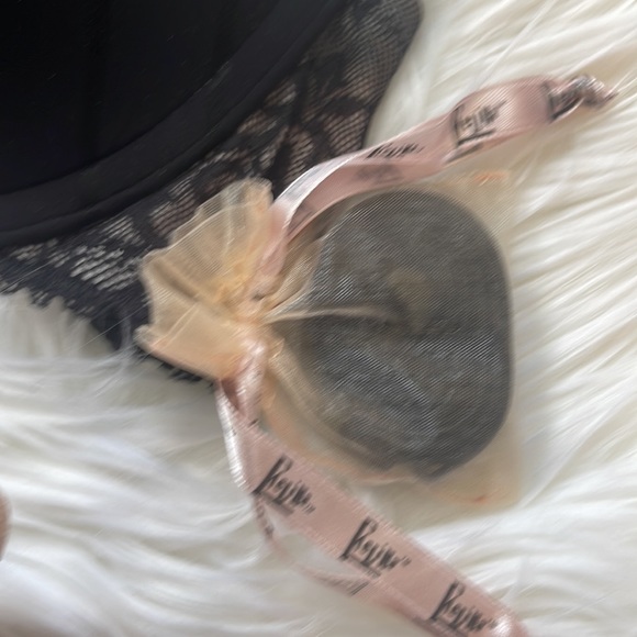 Two NWT BRAS - Picture 2 of 4